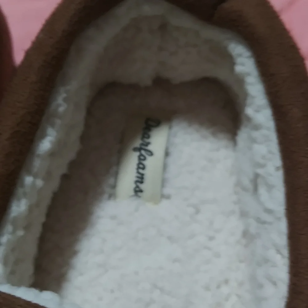 NEW Dearfoams slippers.